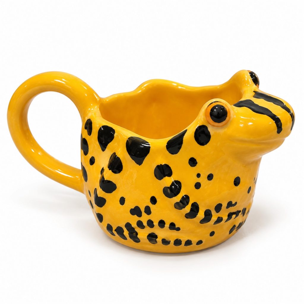 Taza de cerámica ranita amarilla de Maru Maravilla, hecha a mano en Bilbao, detalle del acabado