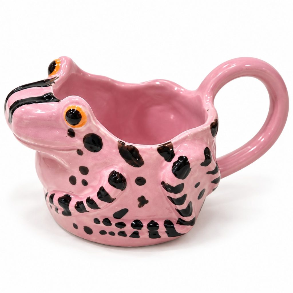 Taza de cerámica ranita rosa de Maru Maravilla, hecha a mano en Bilbao, detalle del acabado